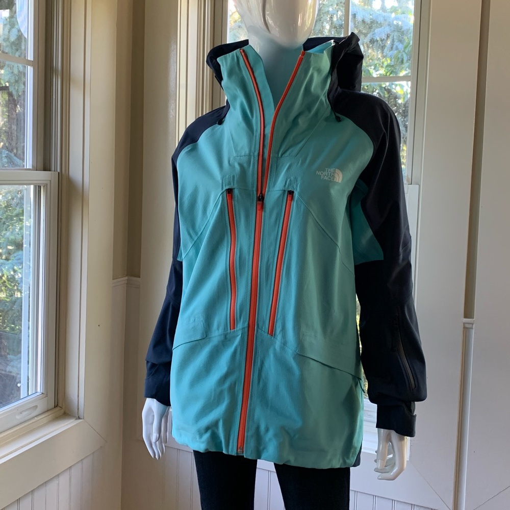 The North Face - women’s Pro jacket (Size M)